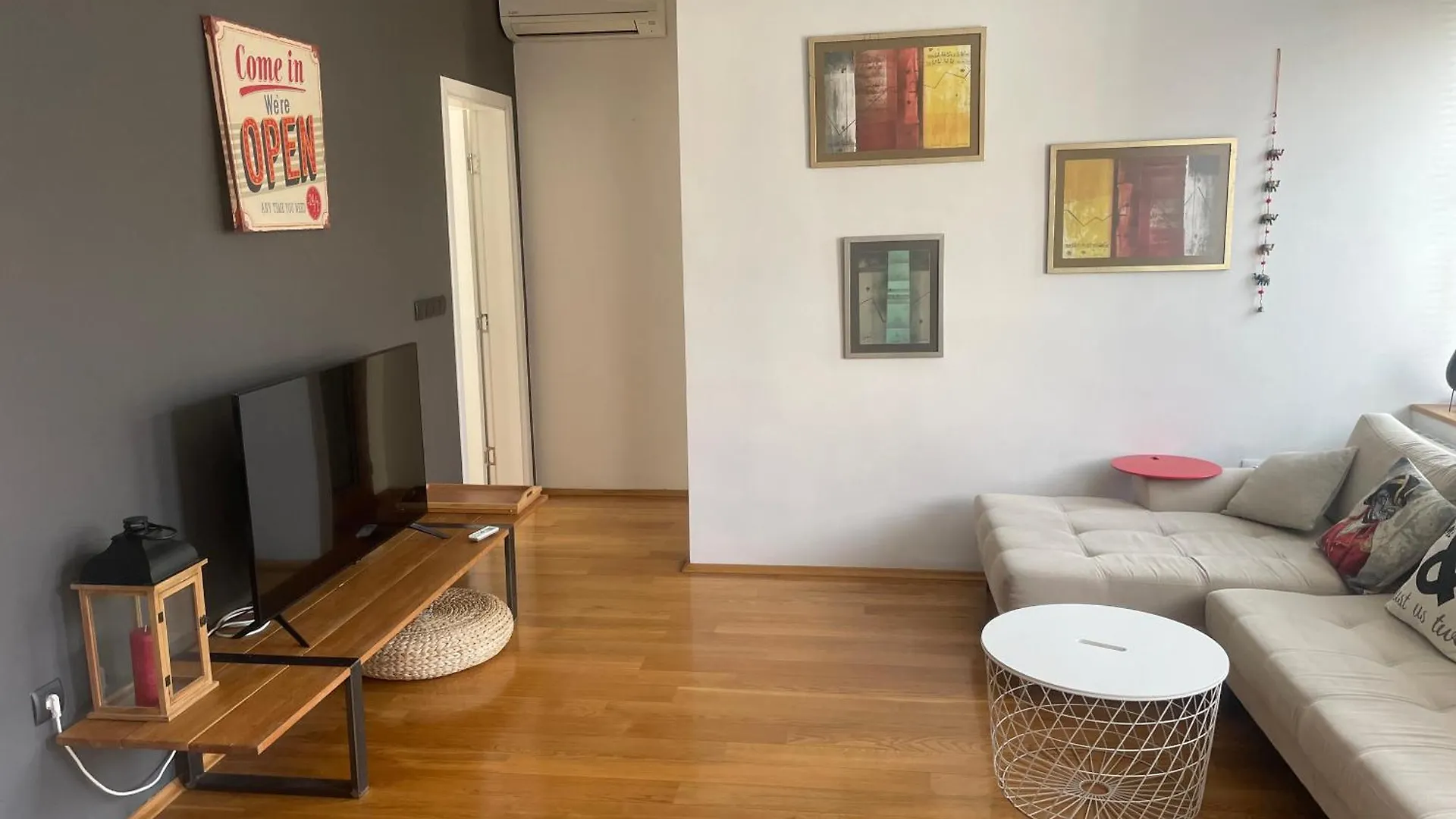 Large 2-Bedroom Centre Art Apartment ソフィア ブルガリア