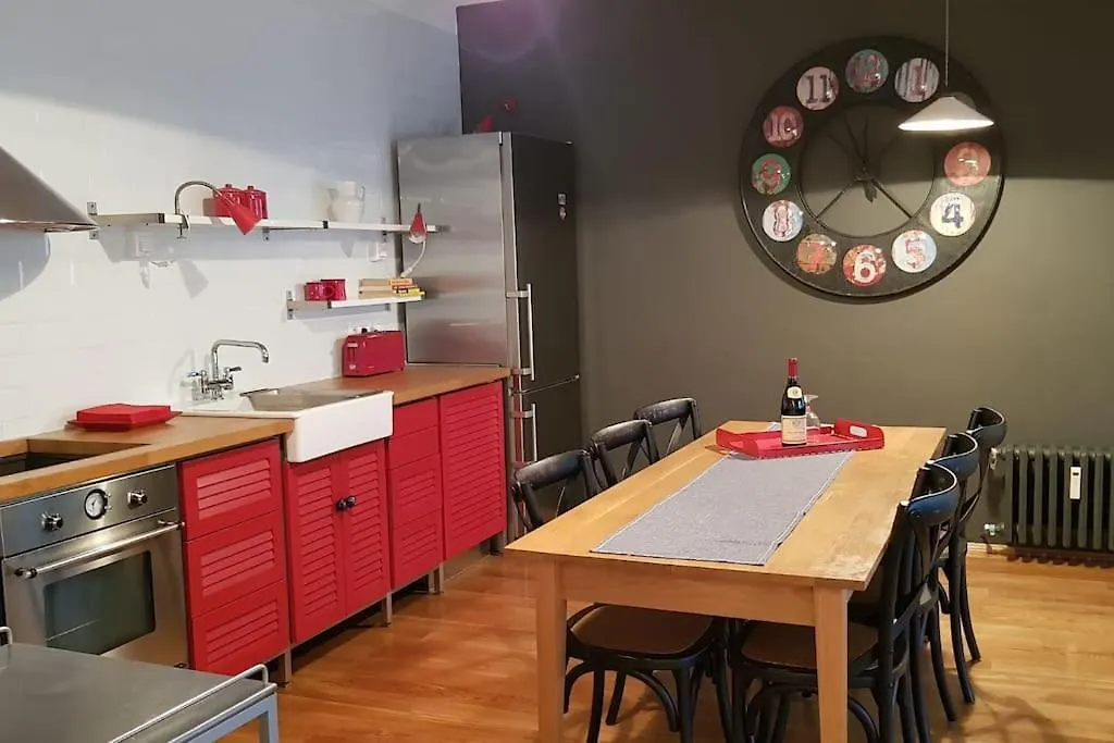 Large 2-Bedroom Centre Art Apartment Sofia